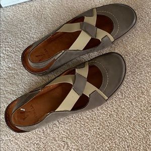 V Italia • NWT/BNIB • fits 9 - 9.5